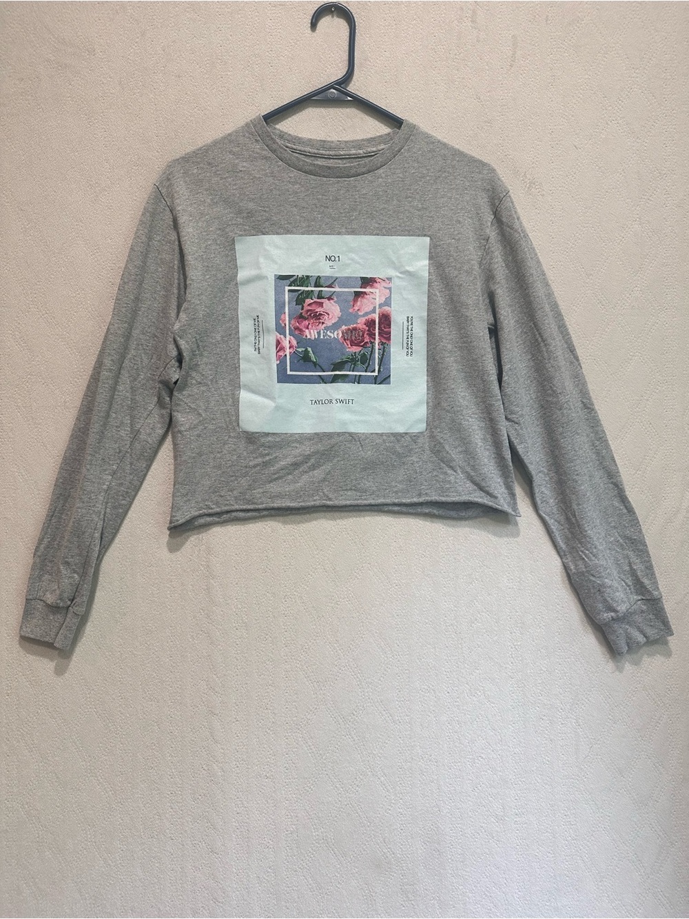 Taylor Swift Awesome No 1 Gray Cropped Jersey with Floral Graphic Sz M
